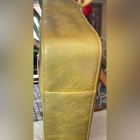 Louis Vuitton Vernis Large Luco Tote - Picture 13 of 15